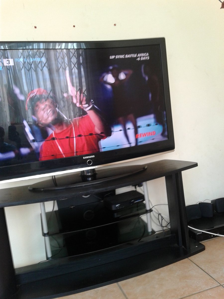 slinzama98's tweet photo. Watching MTV: Emtee Top 5, #Washa #PearlThusi# #RollUpRe-Up my favs https://t.co/YN0l2dpXmt