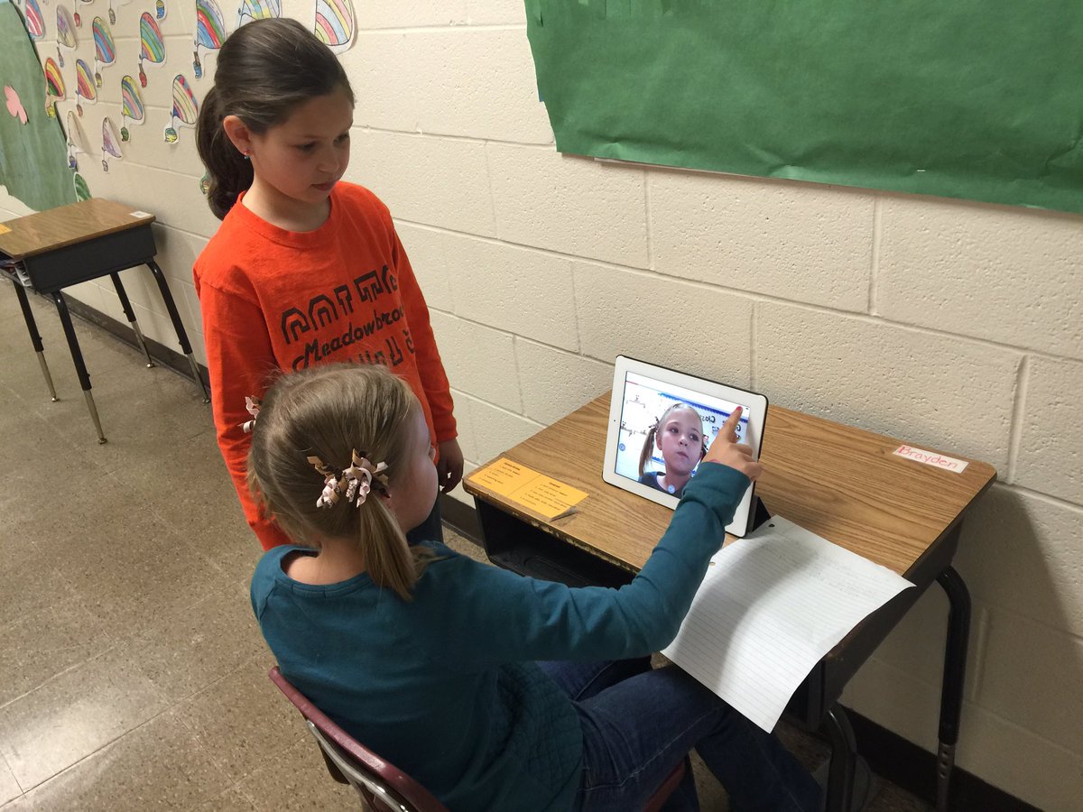 JudeBlack2's tweet photo. @Jason_Olinger Ms Shrieve's reading class smashingApps for opinion project at Secrest #iPadintegration #techprojects https://t.co/zvtFtCUxA8