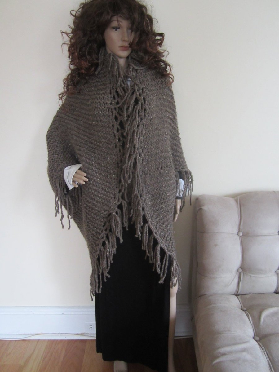 Elegantcrochets's tweet photo. OVERSIZE FRINGE CARDIGAN, Oversize cocoon shrug, boho carโฆ https://t.co/2qmfopuzw7 #musicfestivals #PlusSizeSweater https://t.co/vcdbV3RY6s