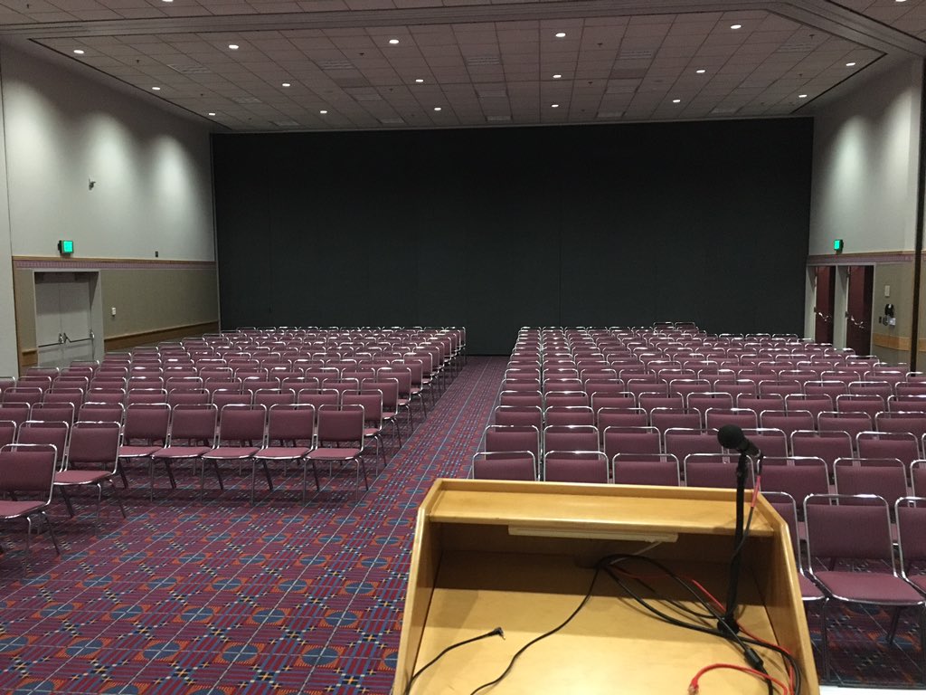 BrianNovy1's tweet photo. Waiting for my audience... They have no idea what's about to happen 😝 @ORdentists #2016ODC #expectoralhealth https://t.co/pByJ4LbCZH
