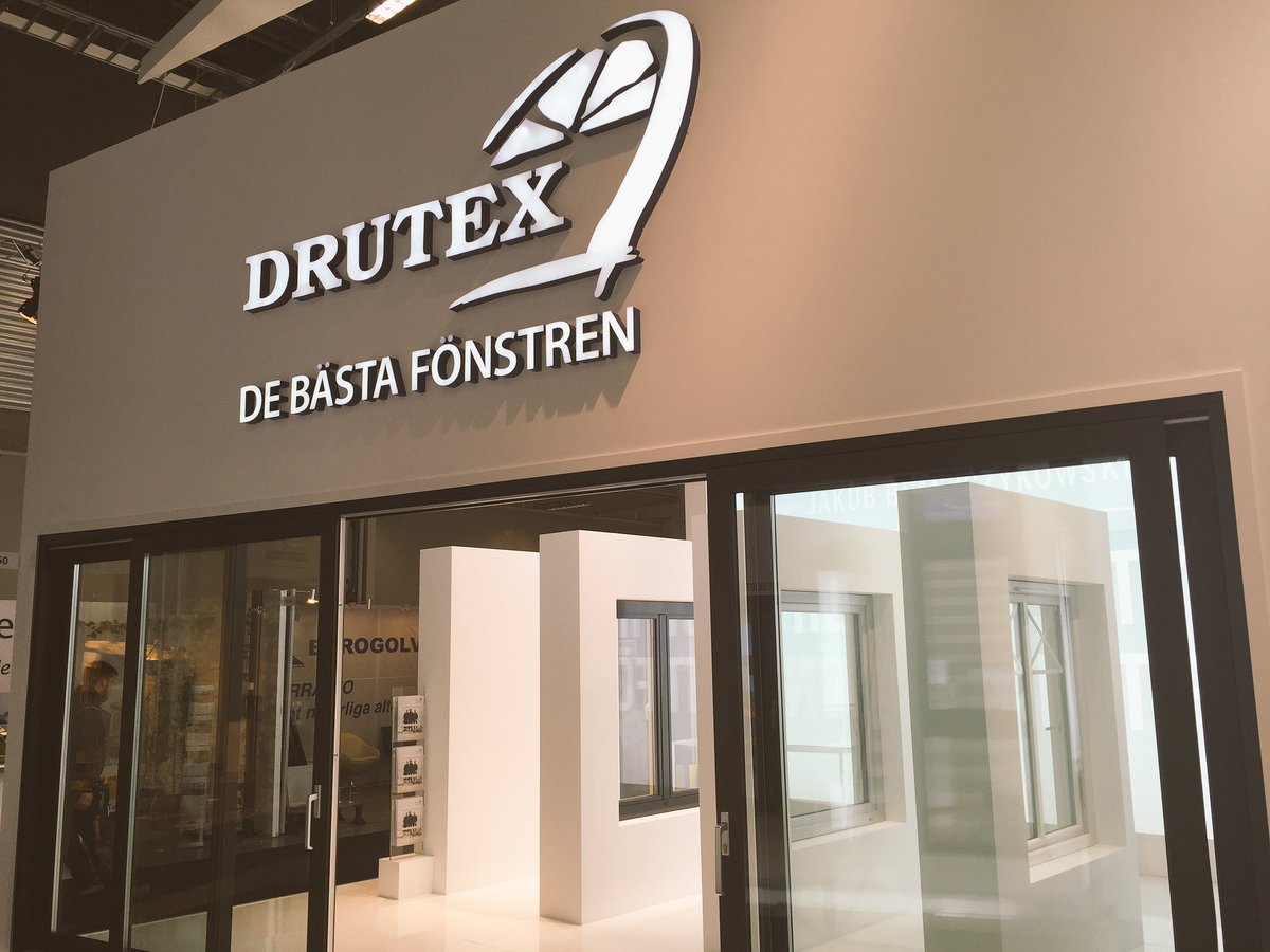 CobaseApp's tweet photo. Drutex has invented a sliding door that can more than 10m wide #nordbygg #drutex #bygg https://t.co/2Xti0dr80g