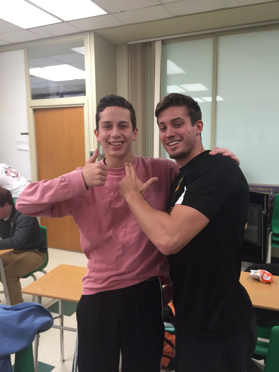 joshrosen0209's tweet photo. No hard feelings #stillbros @Dartwars16 @ddnation2k16 @TheJive_Turkeys https://t.co/ab6Keuvmbb