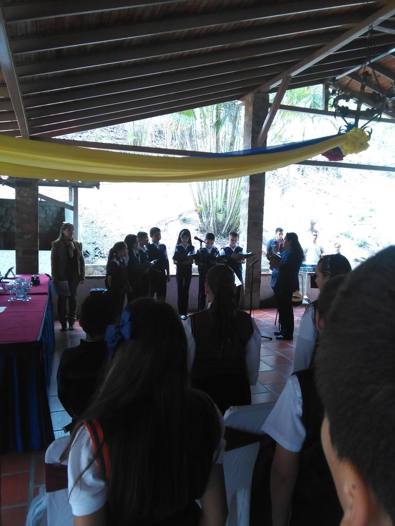 ESCUELAVENEGARA's tweet photo. @olgariano @SalaSjauregui @carloschaconlg @EB_ALTOMATEO @NER599  participacion Coro Infantil.En festival 17 Lectura https://t.co/hLWdANPR8s