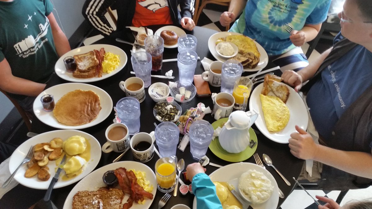 BIGfalke's tweet photo. Refueling with a Big Breakfast after #head16. https://t.co/zKKYQobYrP