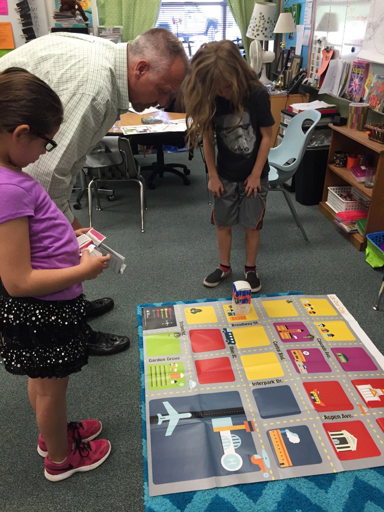 GESKathman's tweet photo. Learning about city planning in Junior Achievement #gesshineon https://t.co/uNQ1fYzJZe