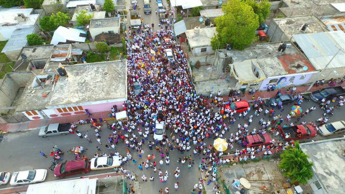 lucesdelsiglo's tweet photo. #Chetumal @CarlosJoaquin caminó con más de tres mil personas por las colonias #Proterritorio y #Solidaridad https://t.co/05HCeicc38