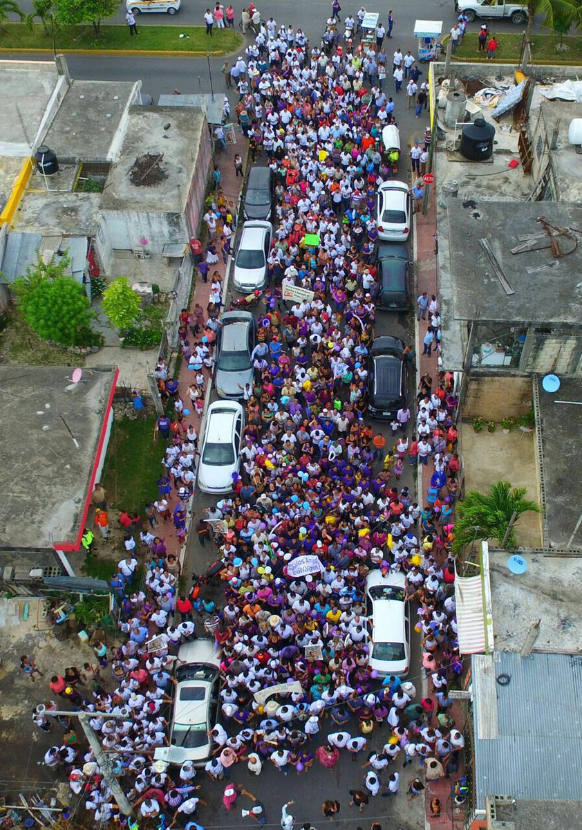 lucesdelsiglo's tweet photo. #Chetumal @CarlosJoaquin caminó con más de tres mil personas por las colonias #Proterritorio y #Solidaridad https://t.co/05HCeicc38