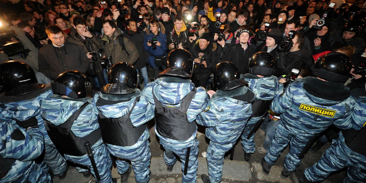 Штурм отряд омон 2020. Пресечение массовых беспорядков полицией. Общественные беспорядки в россии. Овд при массовых беспорядках. Спецоперация по пресечению массовых беспорядков.