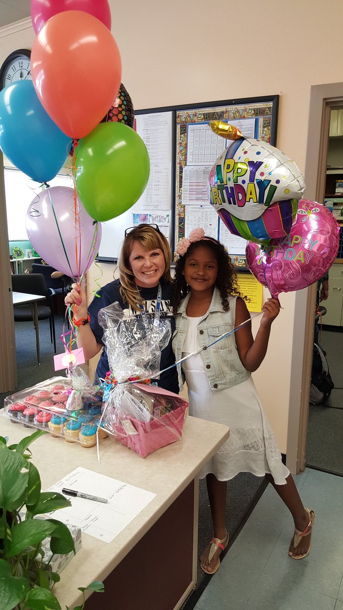 nansgraham's tweet photo. @WilsonTallen @WilsonTallen @Room9MrsB @PrincipalTallen loved birthday girl 🎀🎉🎊🎂❤😍🎁 https://t.co/bZa2qf94iU