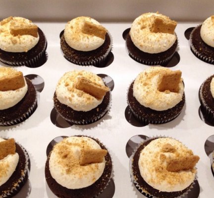 These S'mores #cupcakes from @BumbleBCupcakes  will satisfy your sugar cravings! #nationalbakeweek