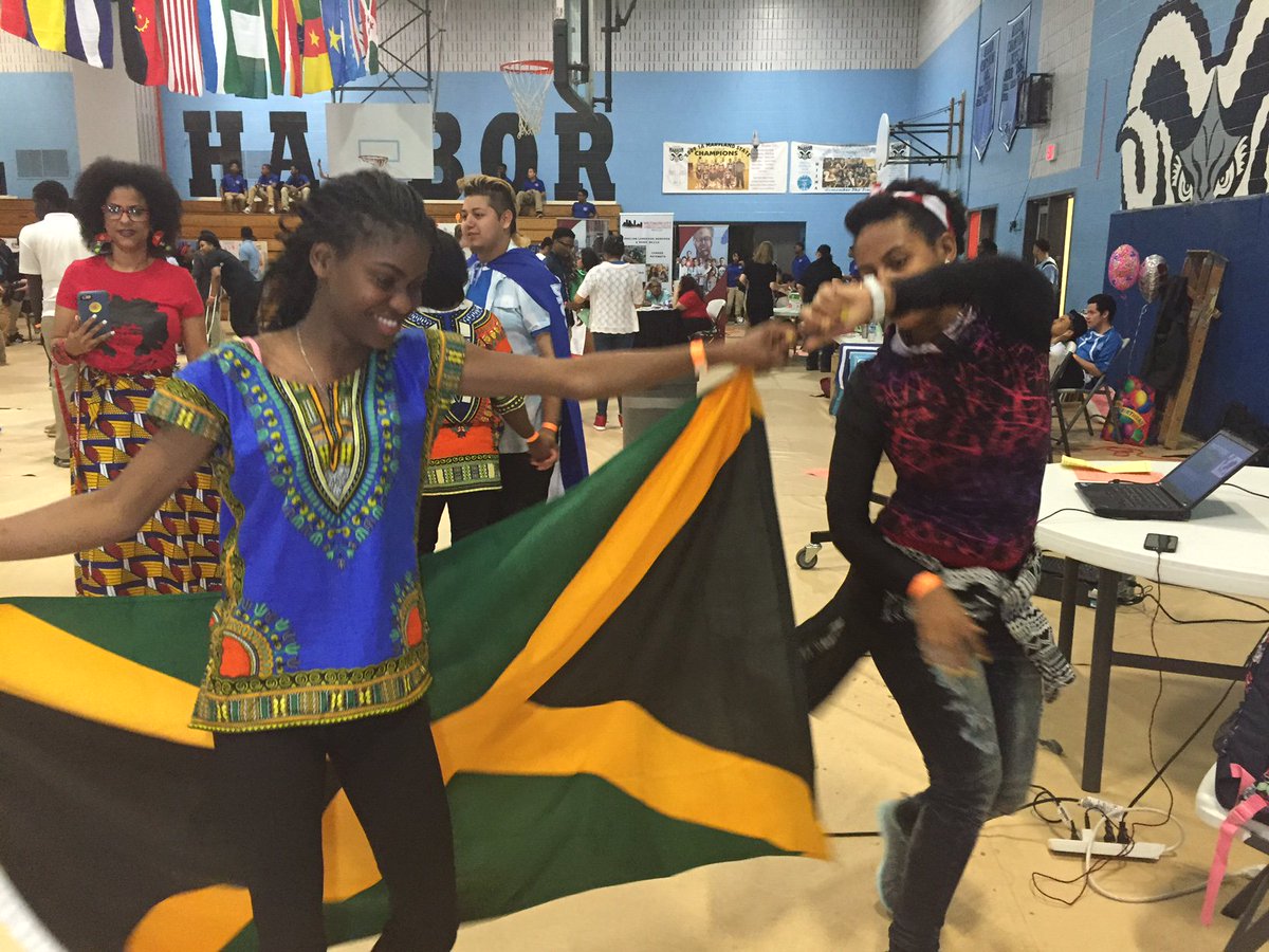 BaltCitySchools's tweet photo. Dancing, singing, a fashion show, food, and, of course, fun @DigitalHarborHS international fair. https://t.co/FODR0OR8Rq