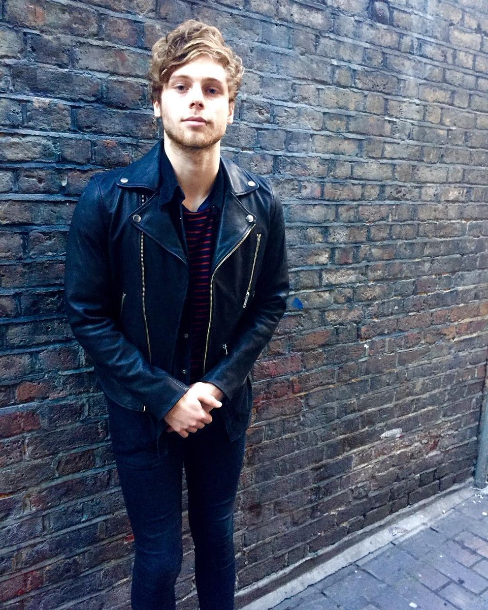 DIESEL's tweet photo. .@Luke5SOS gets ready to rock in epic leather from #dieselspringsummer16 https://t.co/af3VS348xD