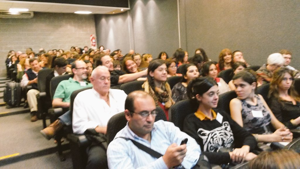 pent_flacso's tweet photo. Momento de cierre #coloquioPENT. ¡Felicitaciones graduados! https://t.co/H38Rg71Ser