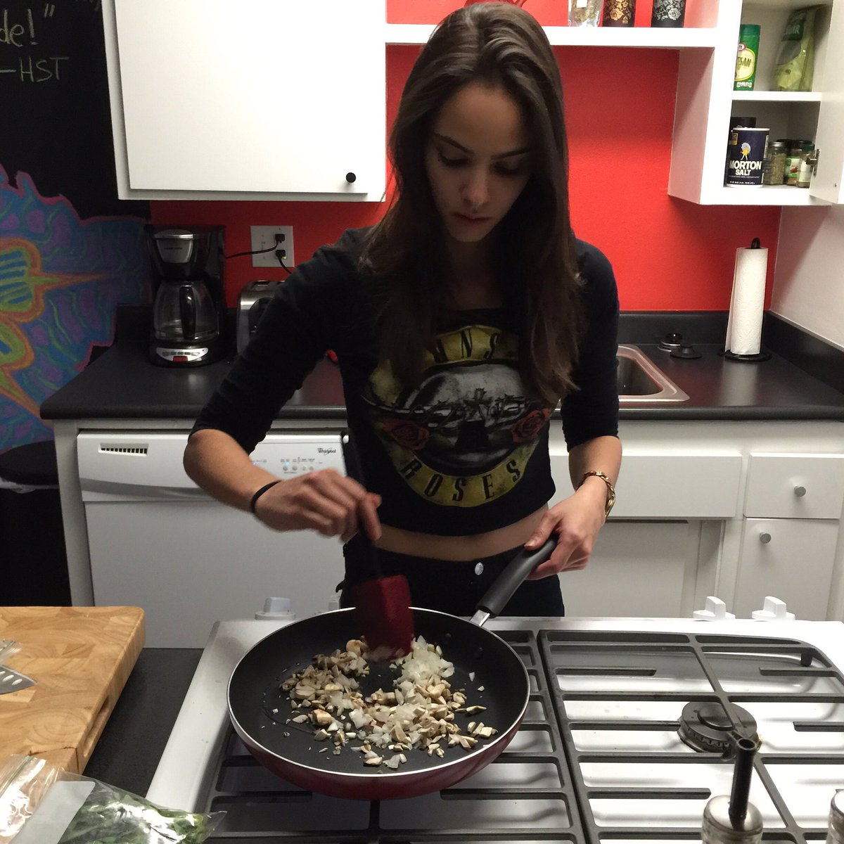 VivianJovanni's tweet photo. Making gourmet grilled cheese 󾌫 
#gameface 
https://t.co/JPu0Y1rmpw https://t.co/GVNzo2Vond https://t.co/IjoYVkfx0E