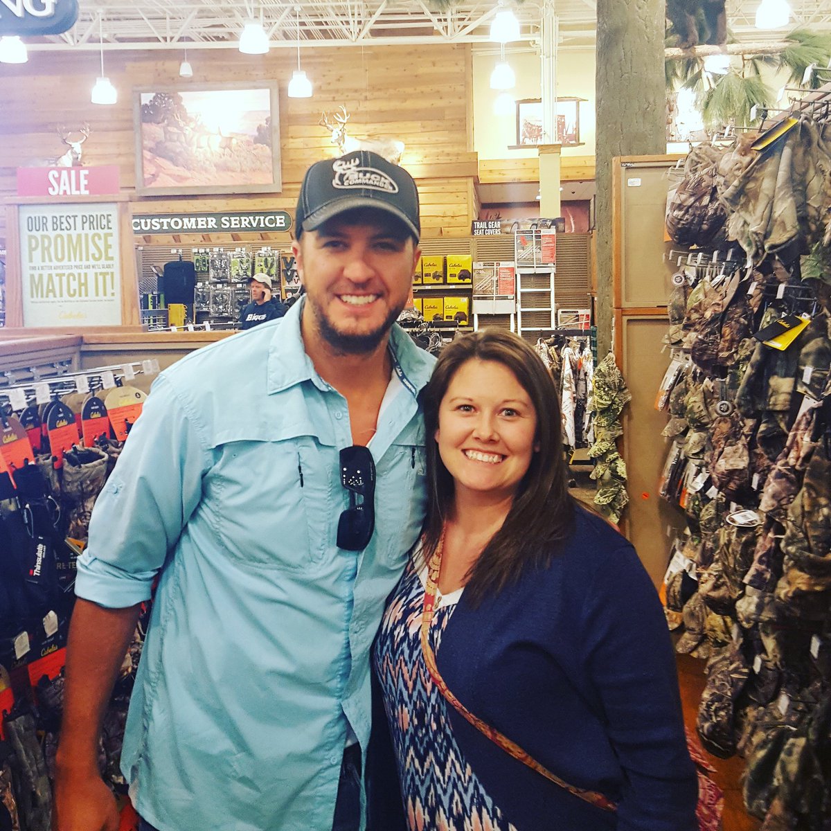 FeliciaDawn2005's tweet photo. @LukeBryanOnline After 3 years of multiple VIP concerts, I run into you at Cabelas in my homestate💖 WV #shegetmehigh https://t.co/iZxqV79gXD