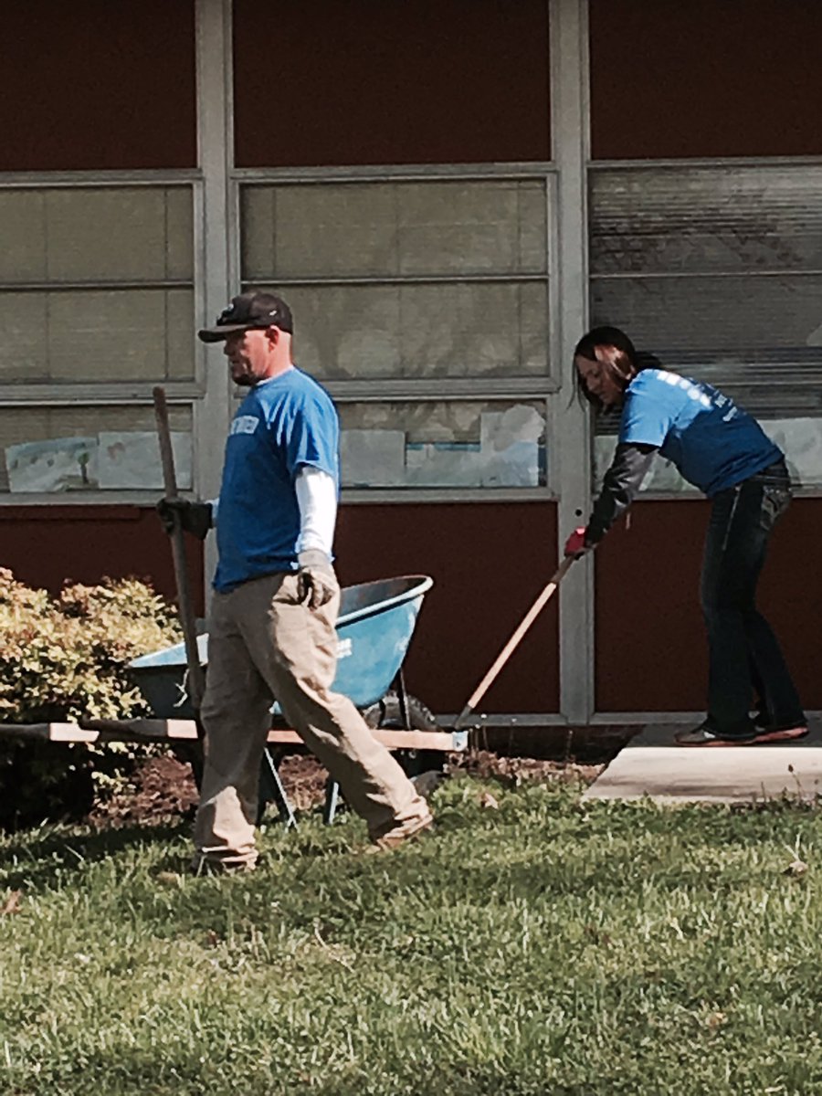 MCScommunicates's tweet photo. Volunteers rock!! Thanks United Way! #DSExplorers! https://t.co/IeLO1oUCi5