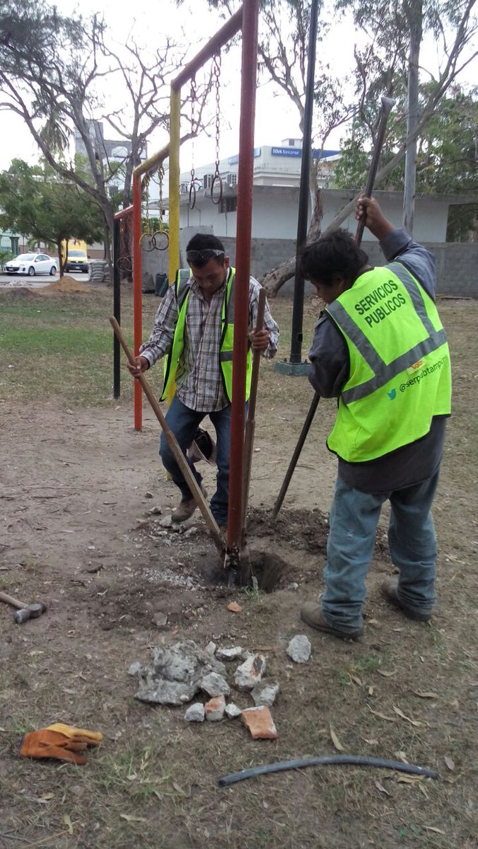 Reparación de juegos infantiles en Plaza Sierra Morena #Tampico #ServiciosPublicos <a href="/GobTampico/">Tampico</a>
