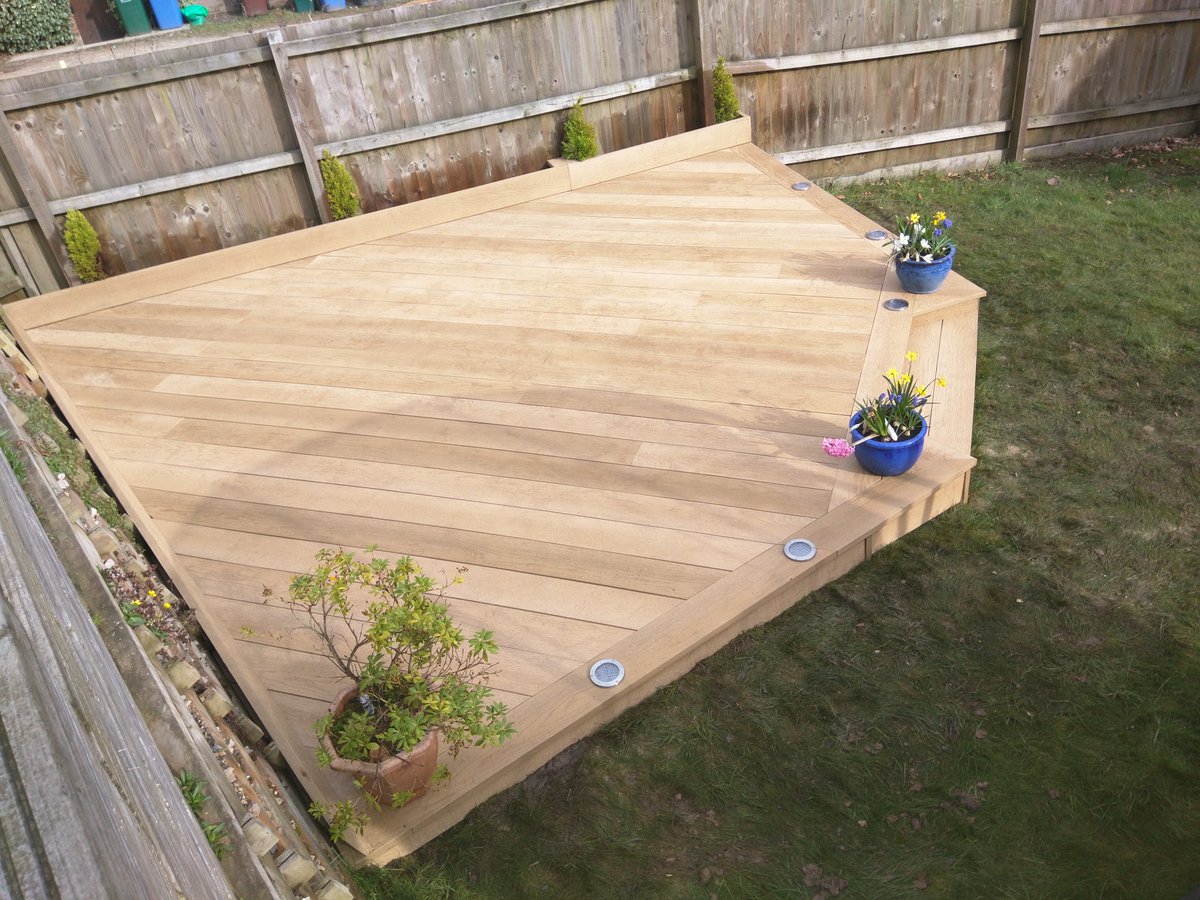 PclarkDecking's tweet image. Friday feeling @Millboard_UK  #plaspro subframe #chorley all done getyours @BentsGardenHome