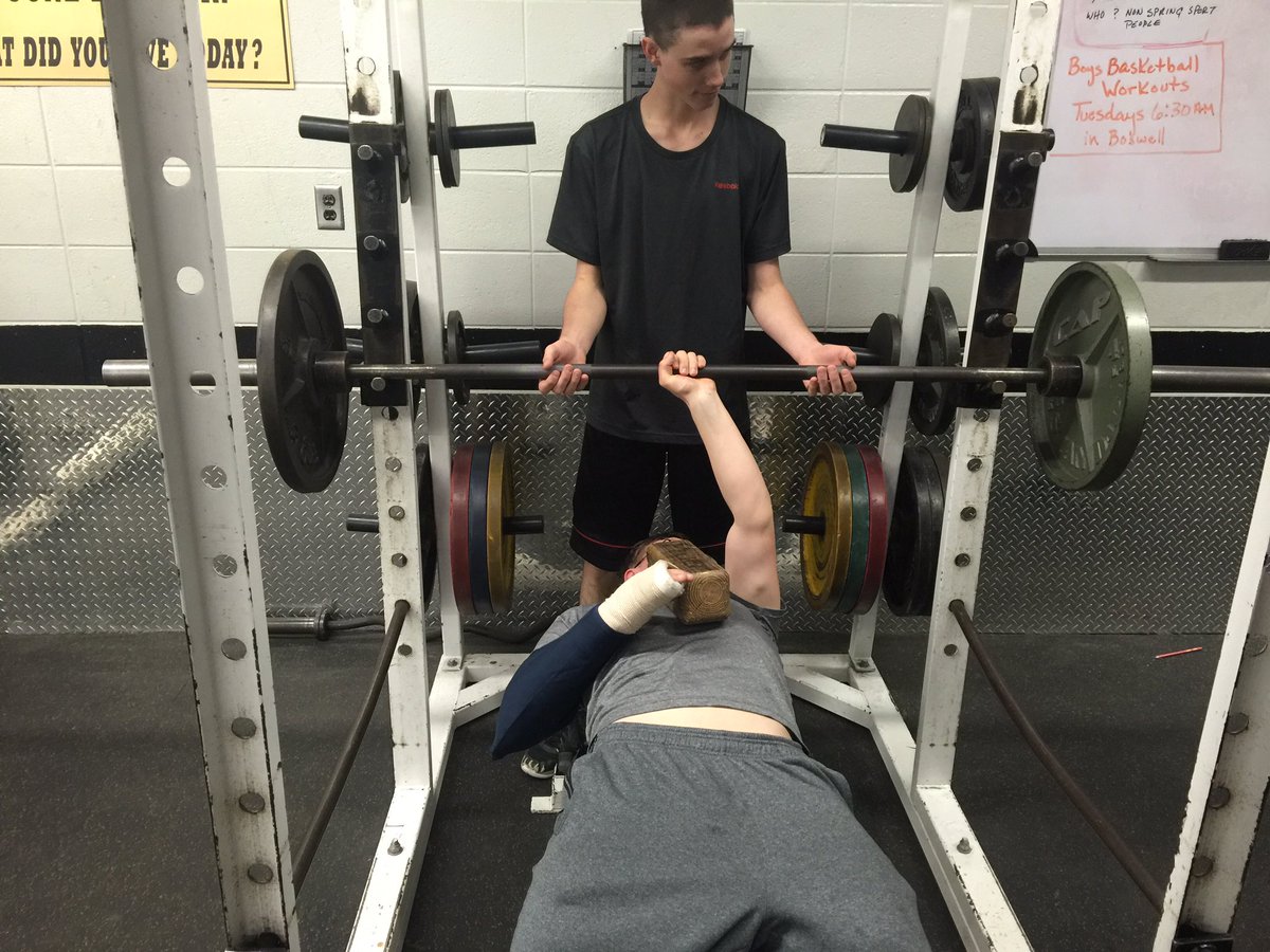 lgroce23's tweet photo. My son takes no days off #brokehand #purebred https://t.co/8yG390Jxcx