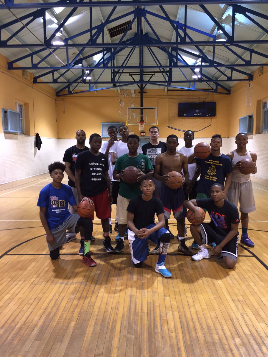 CoachMerricks's tweet photo. Thursday Small Group Session! #basketballneverstops #buildingbeyondbasketball https://t.co/gXRyiNlKED