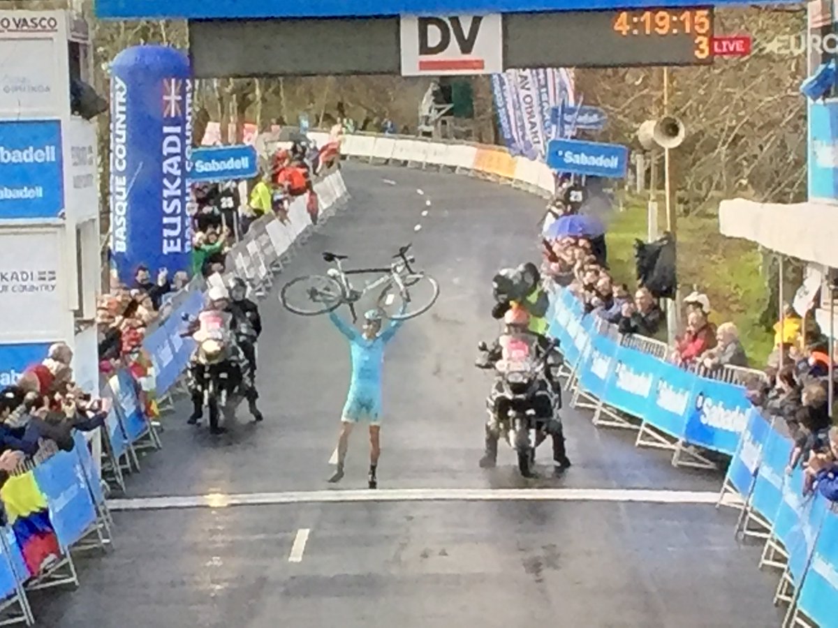 VelloLiVe's tweet photo. What a stage!! @diegoro_89 epic win!! @AstanaTeam #vuelta #País #Vasco https://t.co/kQPSoYmfjo