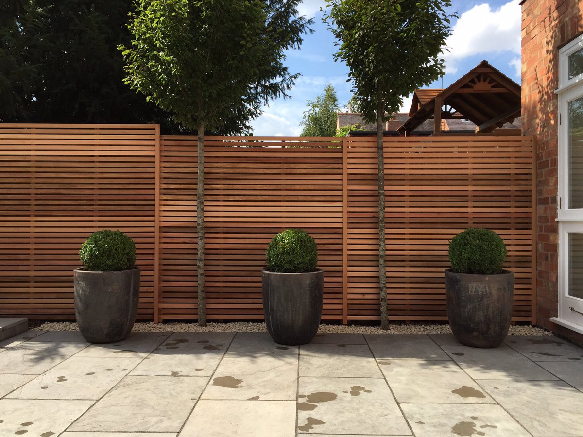 cedarscreening's tweet photo. Our slated #cedarscreening will add an instant #contemporary update to your #garden https://t.co/RiohV46I8v https://t.co/DktXS0EgZl