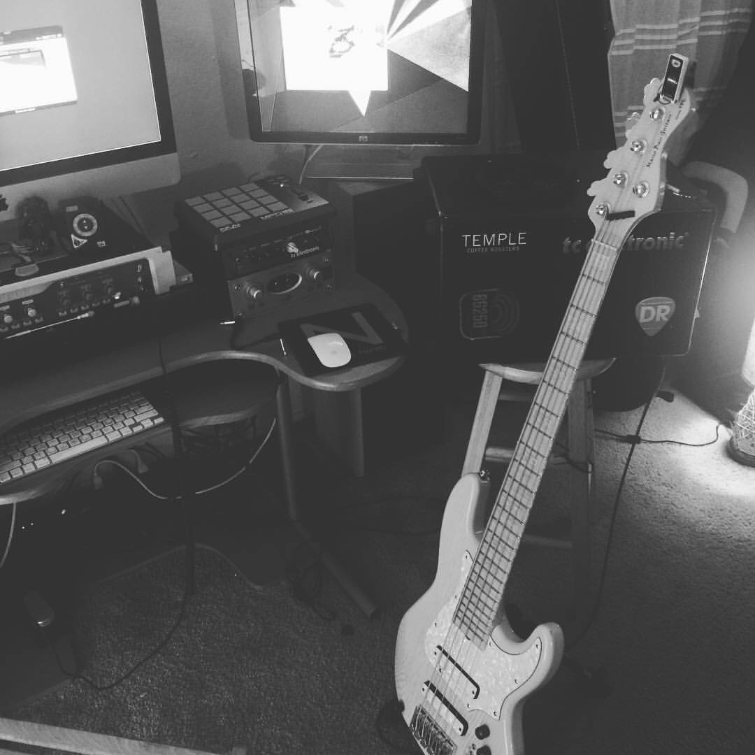 MarcoCortesBass's tweet photo. #MarcoBass artist #ArielGarcia studio and #Marco #TFL https://t.co/H6Hfx2idvm