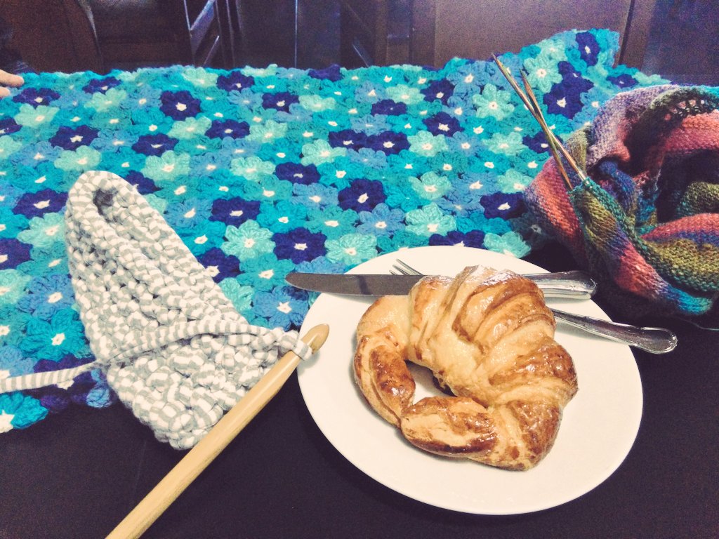 tejebebas's tweet photo. Merendola y agujas en el Café Vianda @ILoveValdebebas @LivingValdbebas https://t.co/xtV7LWlHCf