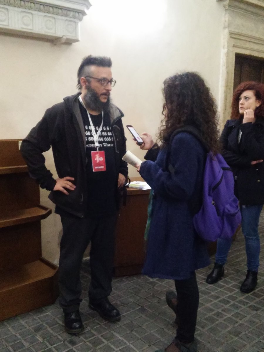 soloori's tweet photo. Se i #dati possono aiutarci a curarci in modo collaborativo. Grande ispirazione @xdxd_vs_xdxd #ijf2016 #opensource https://t.co/tZ0VBfV4zy