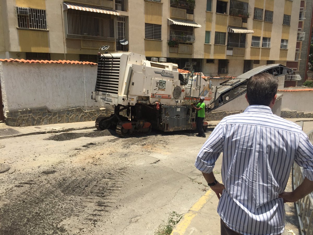 GerardoBlyde's tweet image. Iniciamos trabajos de asfaltado en la Casiquiare de Colinas de Bello Monte