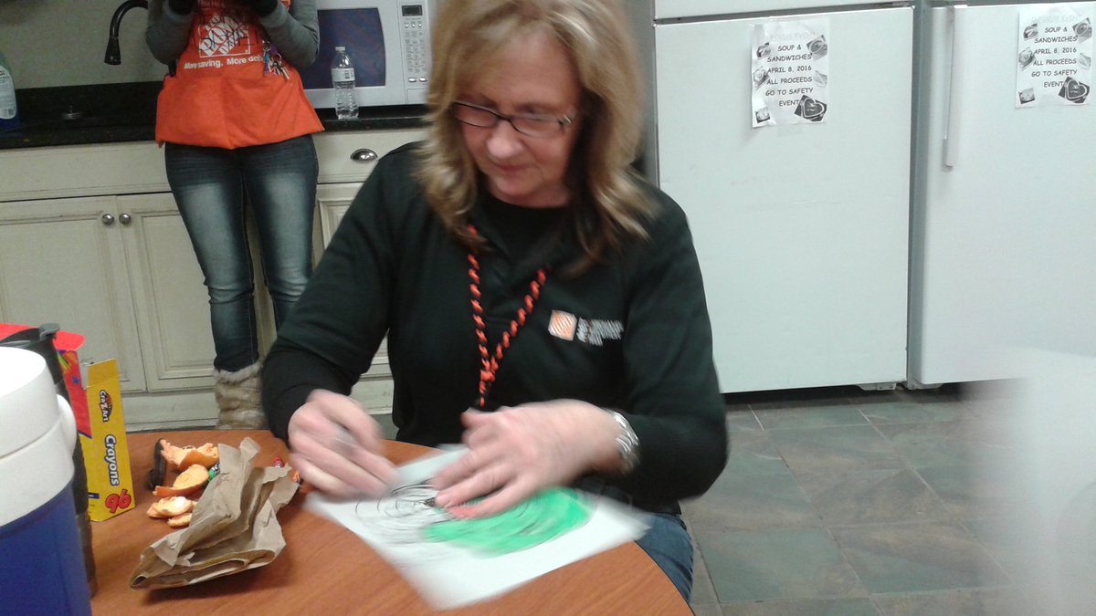 cldspud's tweet photo. Met team having fun friday coloring @LorainHd6930 https://t.co/YKuG1XKX1k