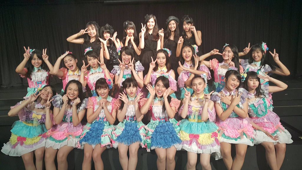 _shanindira's tweet photo. Ketemu lagi hari minggu yah🌻 https://t.co/sjbs10FKPa