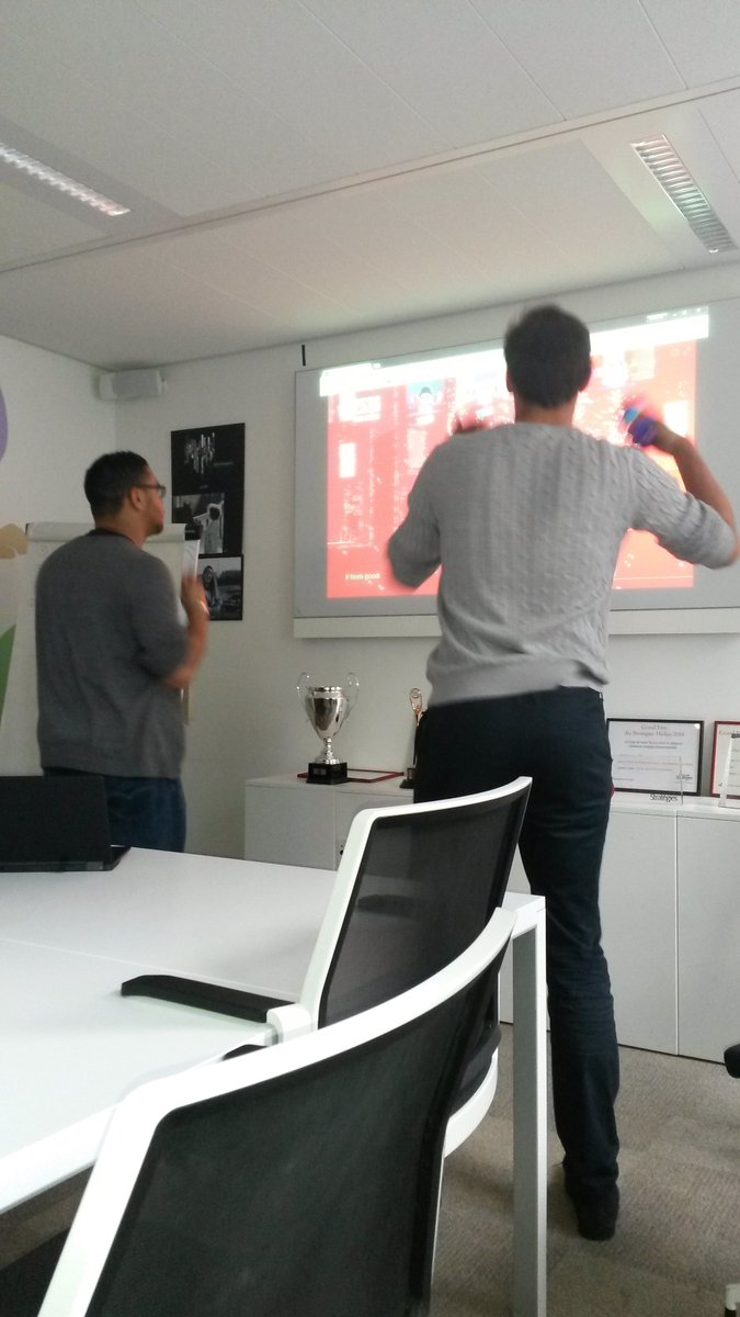Havas_SE's tweet photo. Friday 5pm @Havas_SE_Fr this week: @justdancegame with @Brunowikoti vs Hugo #TeamSpirit @cocacolafr #MoveParis https://t.co/SPqITyixMJ