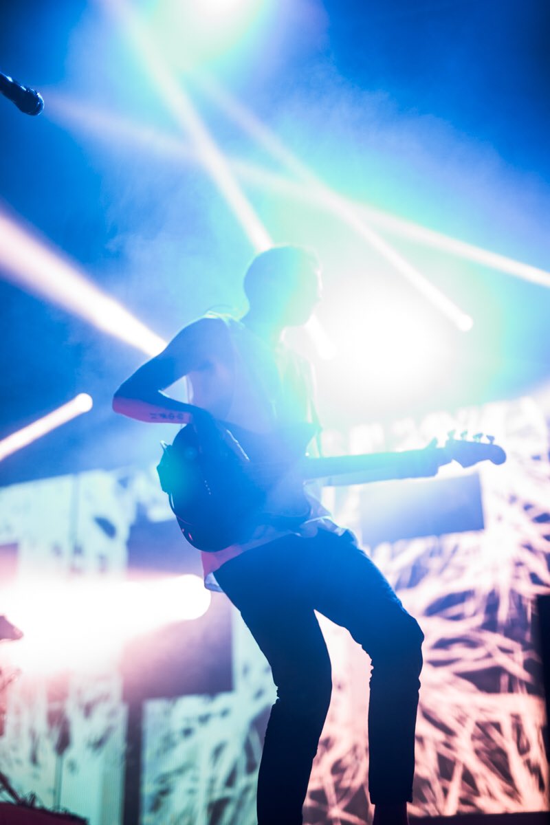 twentyonepilots's tweet photo. #blurryfacetourcanada edmontøn / https://t.co/gmUKxyal8d