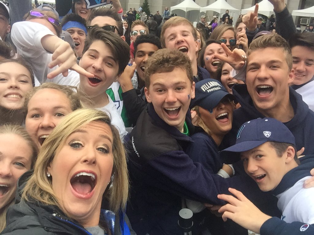JamieApody's tweet photo. Hanging with a few hundred of my favorite high schoolers! Hatboro Horsham in the house! https://t.co/VIiMs5jM9a