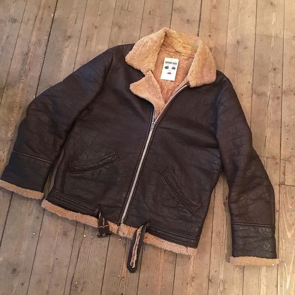 VintageGuruScot's tweet image. Men's leather flying jacket - size L - £75 #flyingjacket #leatherjacket #vintage #vintageguru #vintageonline #vinta…