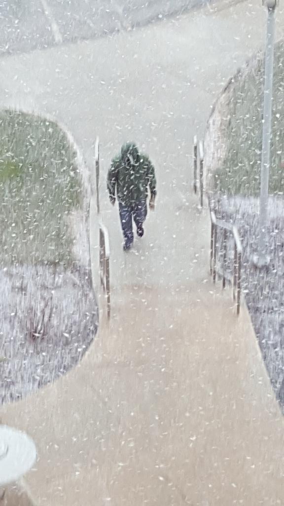 DJFehrenbach's tweet photo. Welcome to April in #Wisconsin #wiscoweather #thefluffystuff #springishere https://t.co/eOW8Sa4WpW
