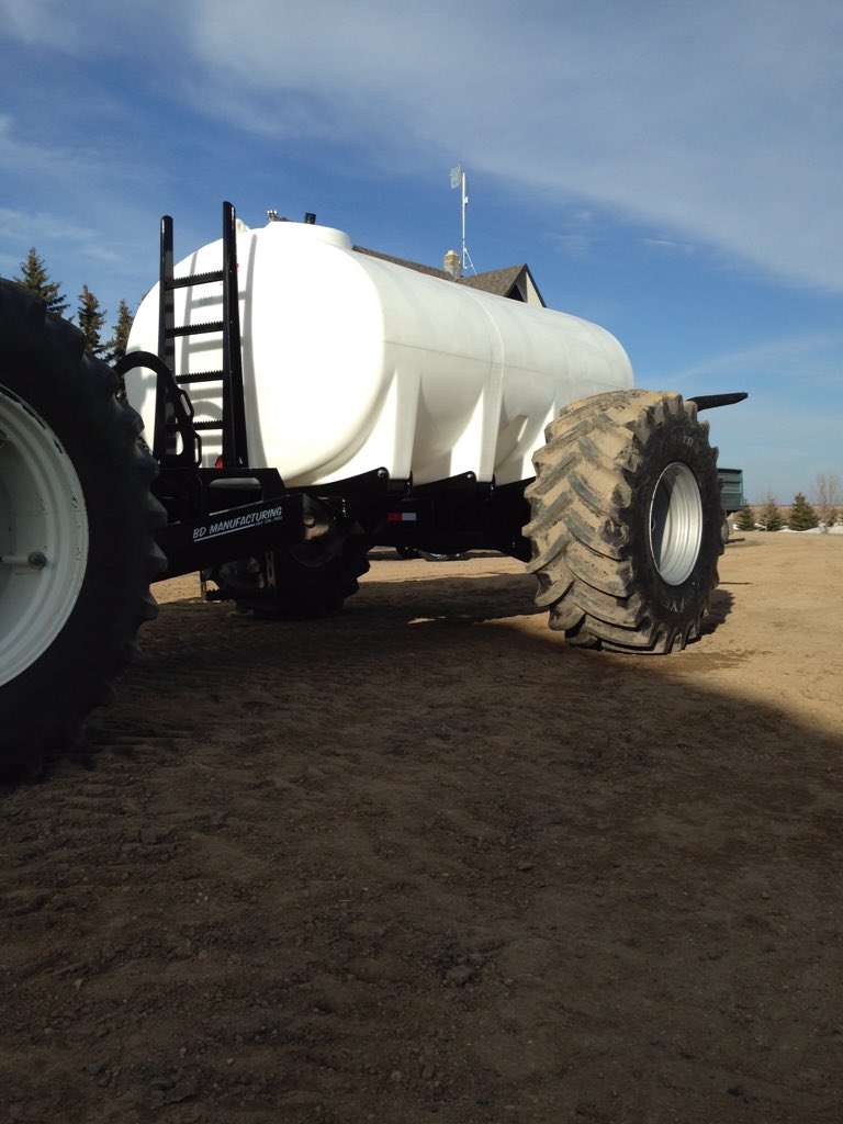 BDManufacturin1's tweet photo. When you think liquid fertilizer, think BD manufacturing. Custom liquid carts built with your design in mind. https://t.co/jATduzy4Yr