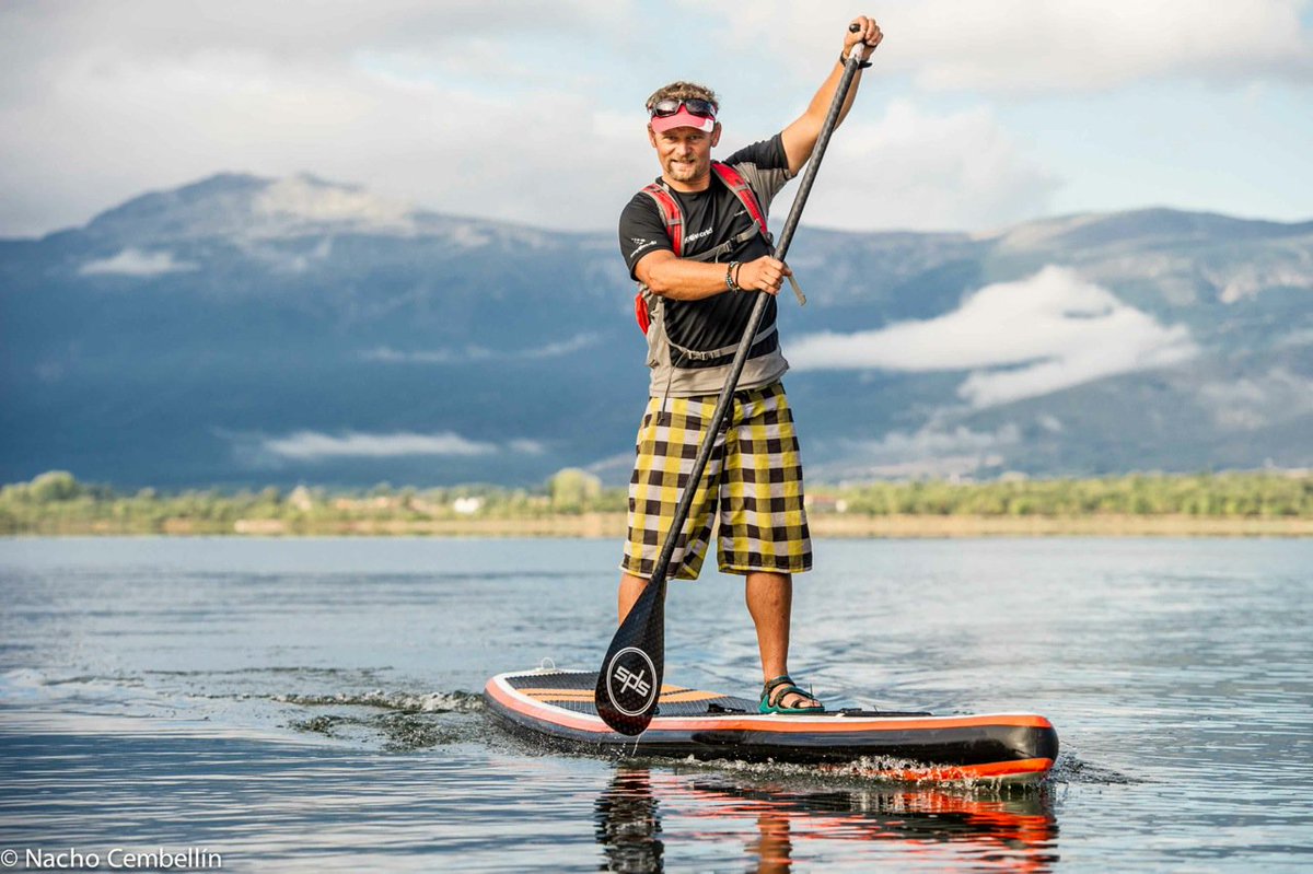 MadridDirectoOM's tweet photo. @delarosaelcali @OnePuntaPrimaDa presenta #TriWinterChallenge En julio remará por el Ártico con su tabla @spsurf_sup https://t.co/IOCJrhMDMI