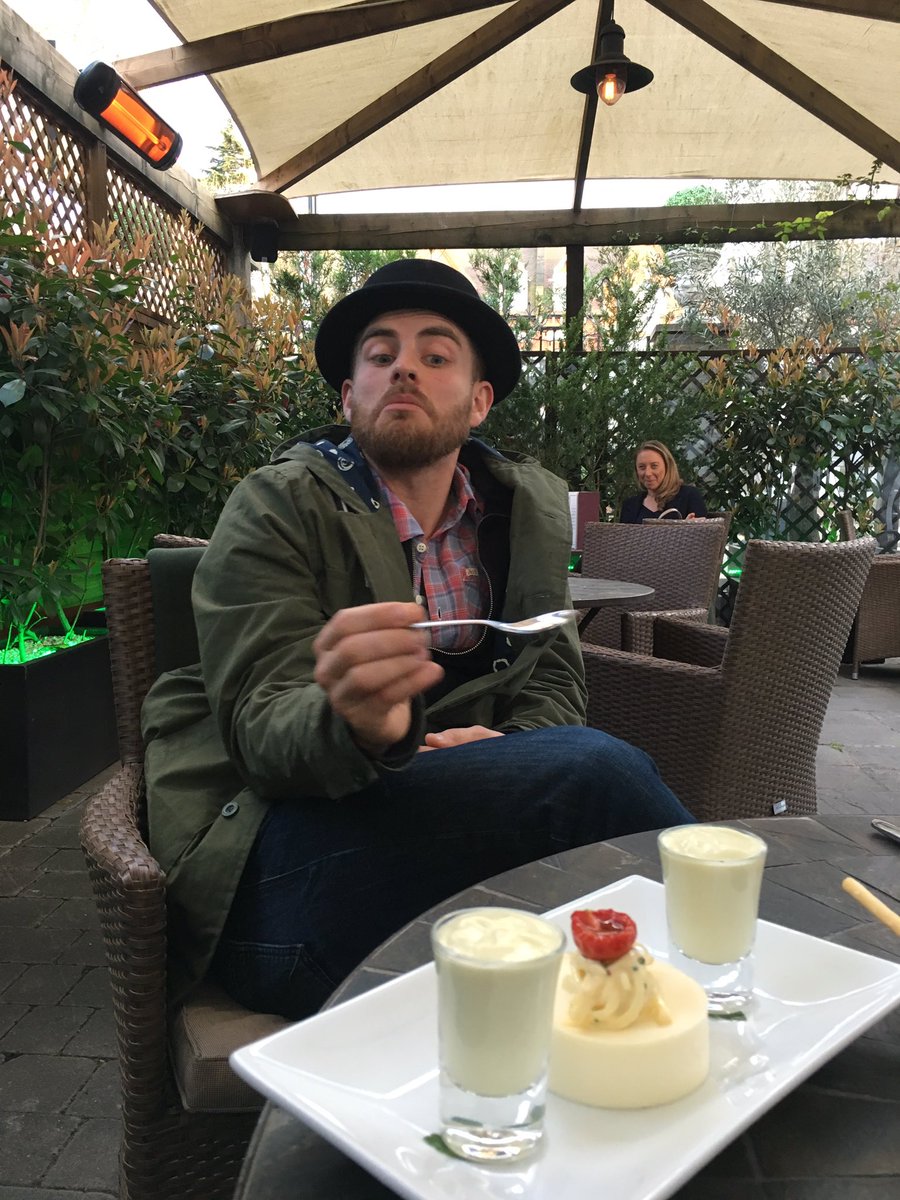 VilladiGeggiano's tweet photo. Friday night with @NicParnell #FridayFeeling #weekend #dinnert #LoveFood #italianfood #chianti #Chiswick #april https://t.co/RoccLi9ND5