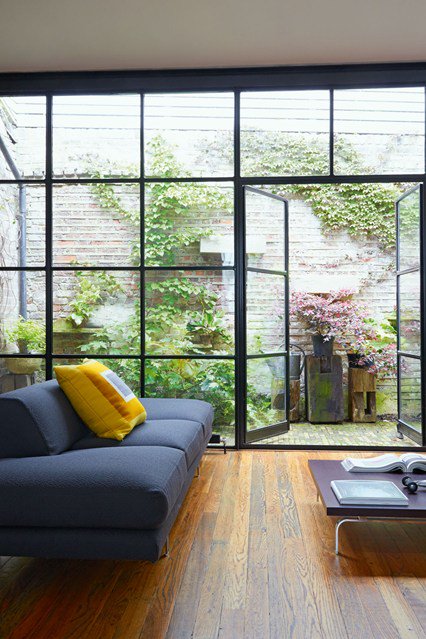_houseandgarden's tweet photo. A small green space outside can illuminate your interiors - all our favourite city gardens: https://t.co/SR1wdQhvdT https://t.co/4W05O5XXbK