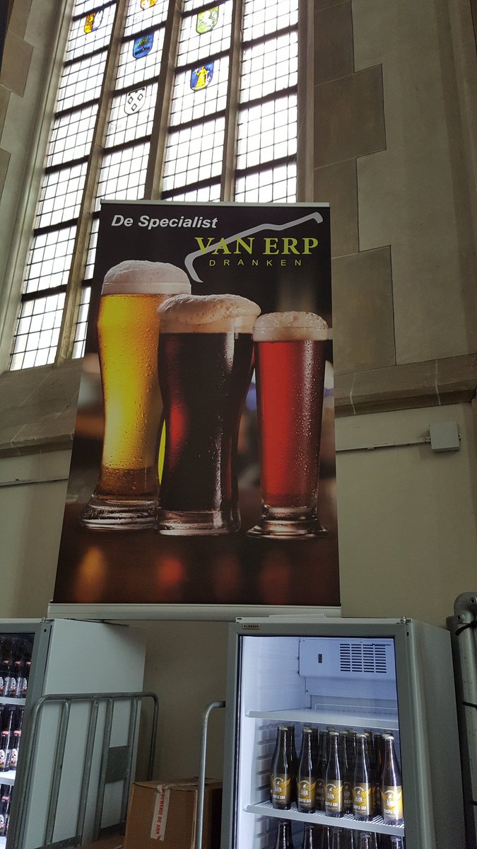 VanErpDranken's tweet photo. In de bocht stand 46. Grote Kromme Elleboog... maar dan in de kerk. #Inhetglas #BFGM16 https://t.co/MpQ0YCr63X