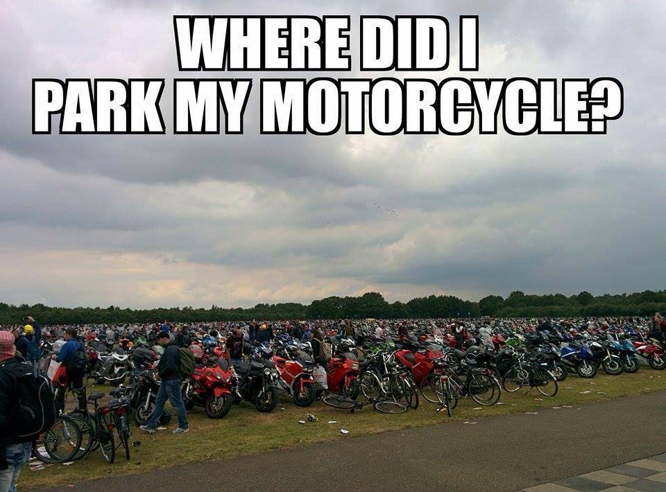 Käyttäjän Motorcycle Memes twiitit.