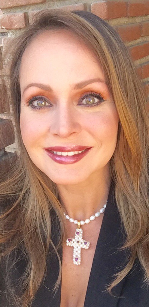 gabyspanic's tweet photo. Buenas tardes familia hermosa! Muy ocupada gracias a Dios! Pero al pendiente de ustedes! Bendiciones! https://t.co/aQYphrP5mo
