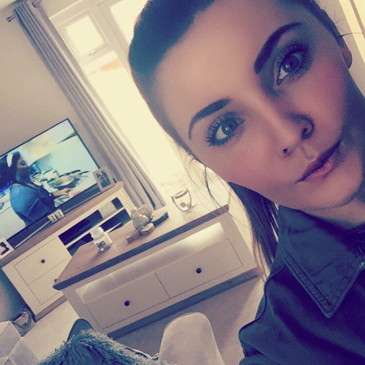 beedingtons's tweet image. House!!! 👫🏡🍾