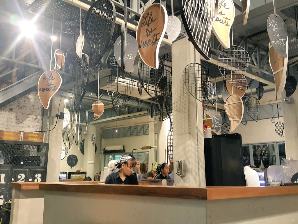 nit_den's tweet image. Mango Tango ไป4คนต้องสั่งอย่างน้อย3จานถึงจะให้นั่งร้าน! รสชาติ​เพลียทุกจาน​ เปิดเพลงดีอย่างเดียว #ไม่อร่อยอย่าแดก