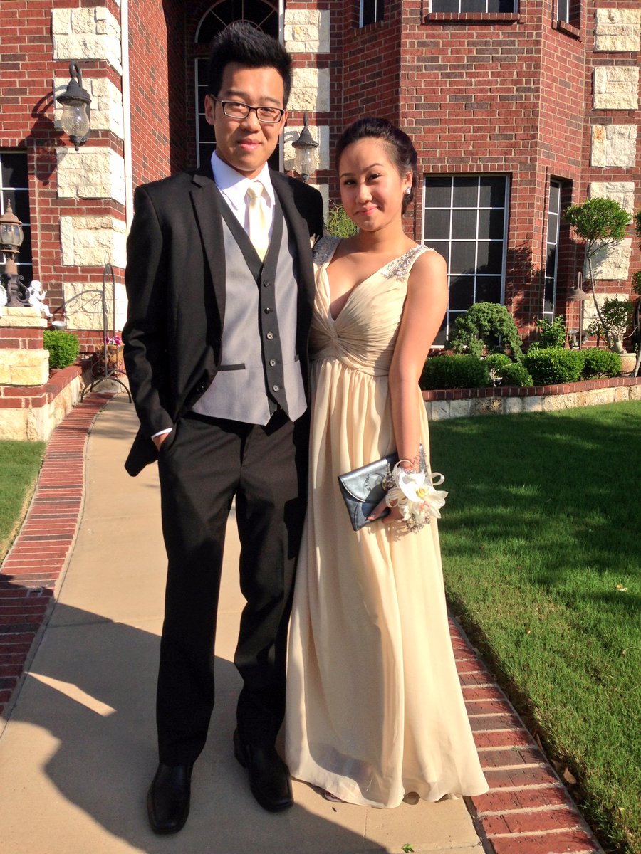 seeeaaadao's tweet photo. From pubescent/awkward pre-teens to "adults," happy 21st birthday to my bffae!! ❤️🍻🎉 #favthirdwheel #promdates LOL https://t.co/yGLfrjKNtE