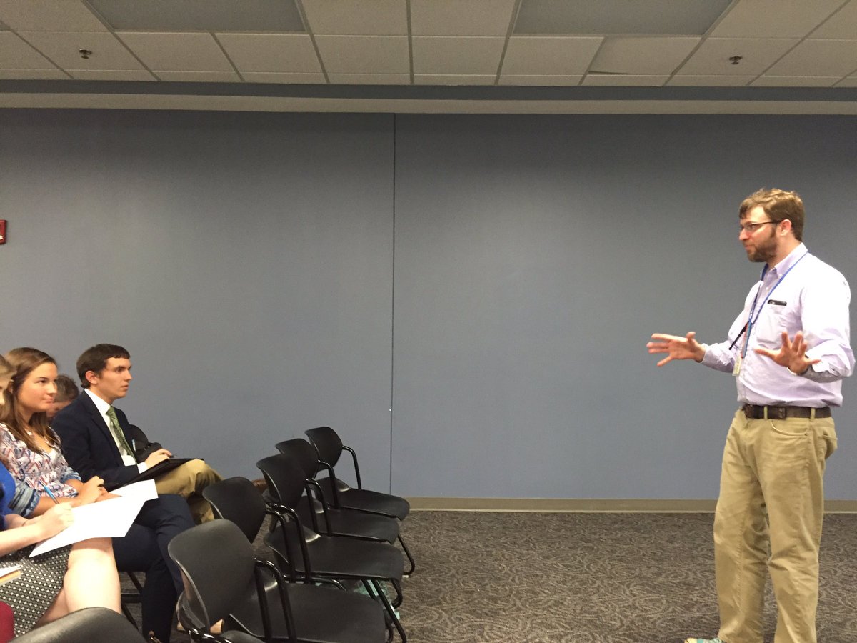 Jen_Madden's tweet photo. Interesting chat on breaking news workflow with @MikeEllis_AIM at #scpress Collegiate Meeting! https://t.co/zikaRnJPZk