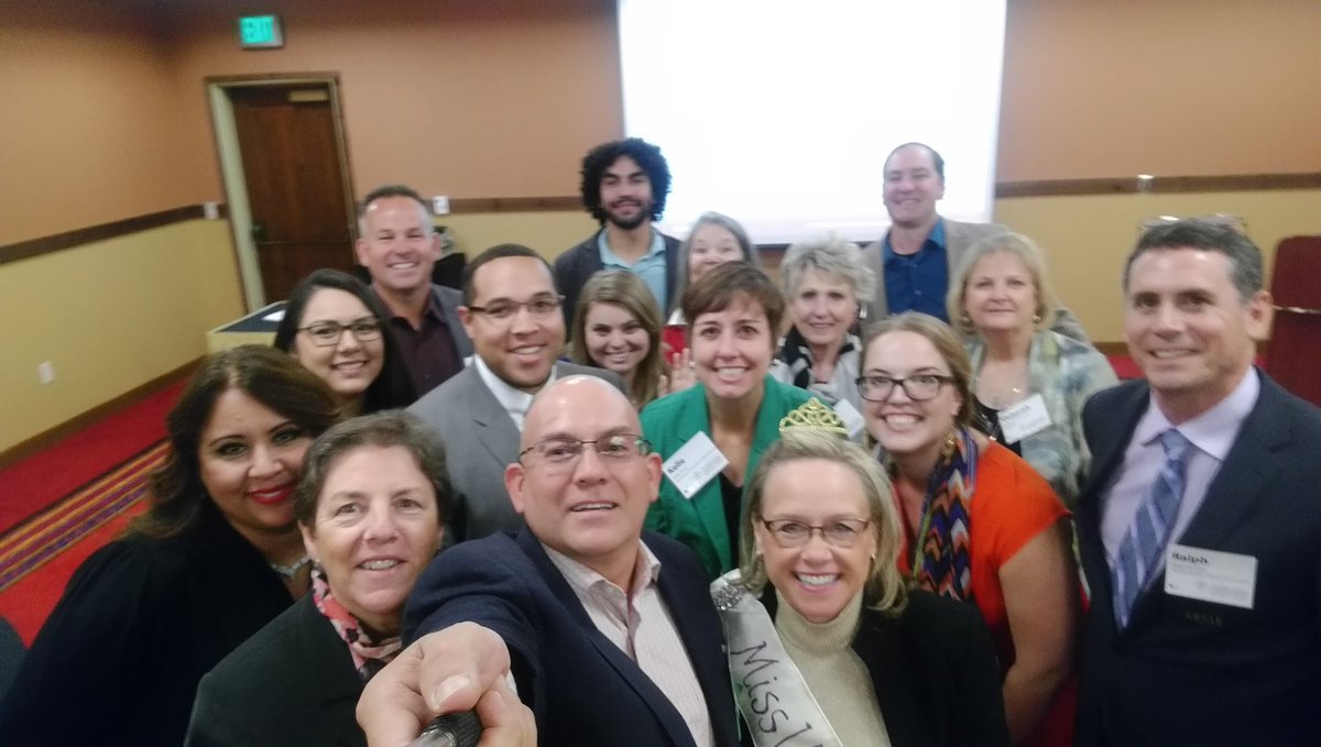 mares_mm's tweet photo. Best ever seminar on Social Media at #NMHospShowcase #Mares_mm https://t.co/aYZoSWcRqu