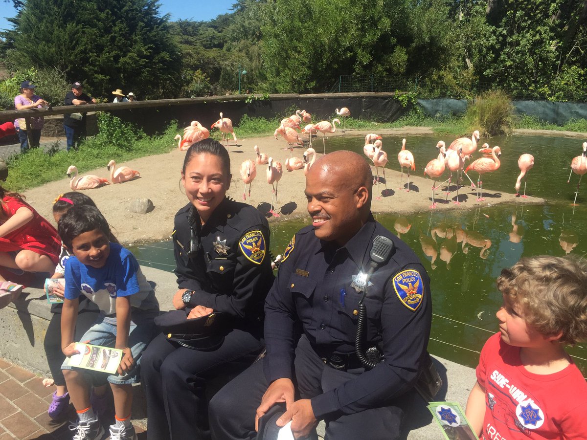 SFPDCares's tweet photo. #SFPD is a great lover of our @sfzoo. Happy #ZooLoversDay. Stay tuned for our Event #Blueatthezoo On June 4th https://t.co/88fMB9Lm2C